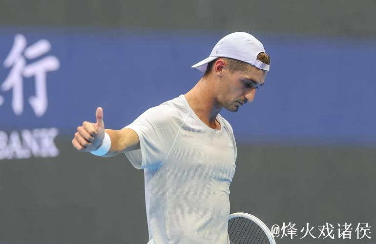 2025年度网坛最受欢迎球员，又双叒是辛纳
