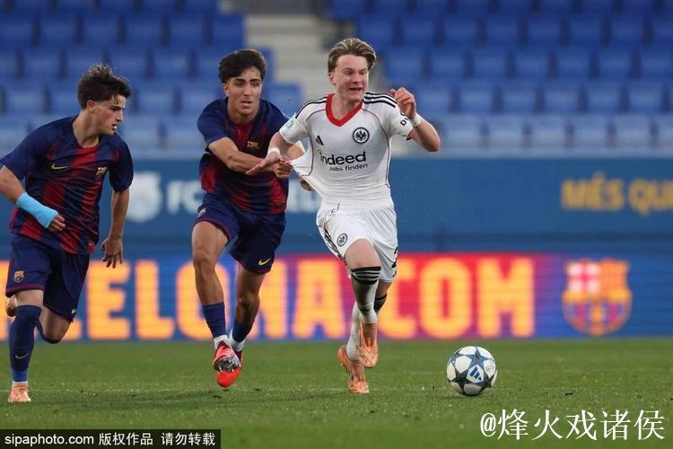 巴萨、曼城和切尔西盯上波兰17岁新星皮图谢夫斯基 巴萨、曼城和切尔西盯上波兰17岁新星皮图谢夫斯基